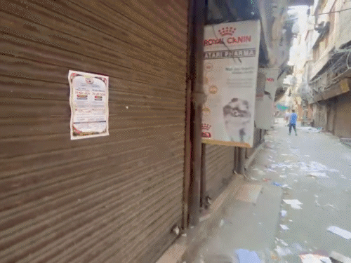 लुधियाना में आज मेडिकल मार्केट में सन्नाटा। कुछ लोग दवाओं के लिए परेशान होते दिखे।