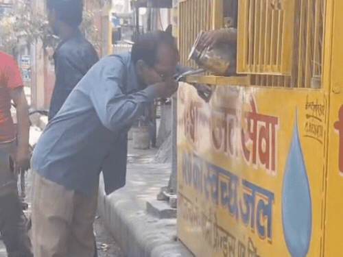 आगरा में भीषण गर्मी का प्रकोप है।