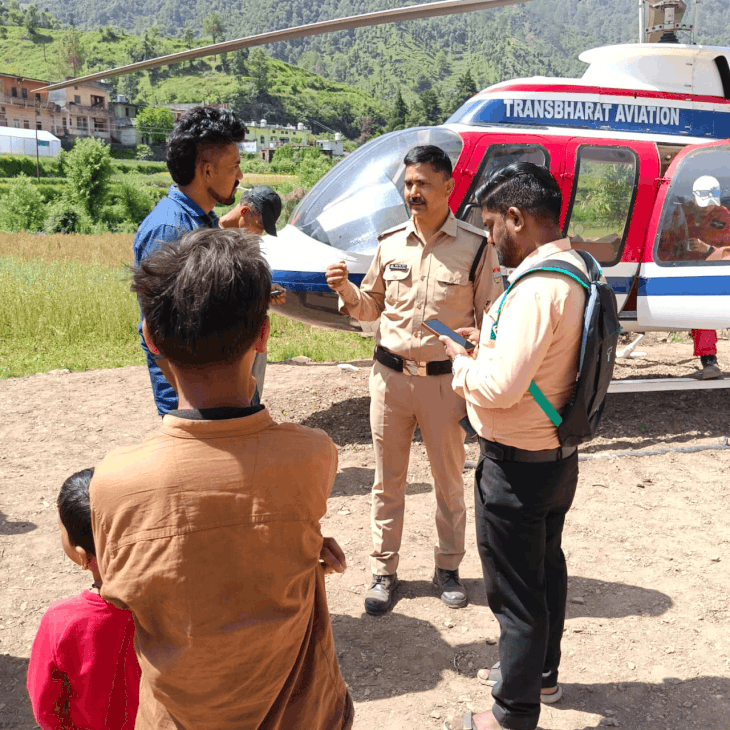 मौके पर टिहरी पुलिस के जवान पहुंचे।