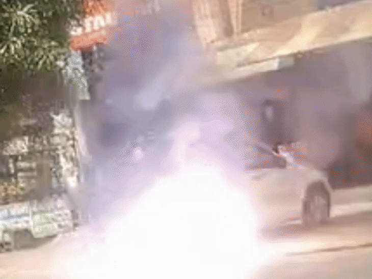 Bijnor Swift Car Fire | Electric Wire Fall VIDEO
