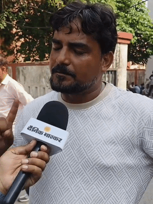 बादल सिंह ने कहा- दोपहर 1 बजे से परिवार पोस्टमार्टम हाउस के बाहर खड़ा हूं, लेकिन अब तक कोई डॉक्टर नहीं पहुंचा।