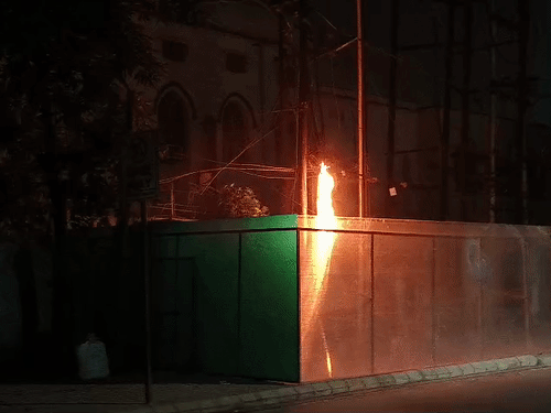 A transformer caught fire late at night in front of Kasamanda House on Park Road, Lucknow. A fire engine that arrived at the scene brought the fire under control.