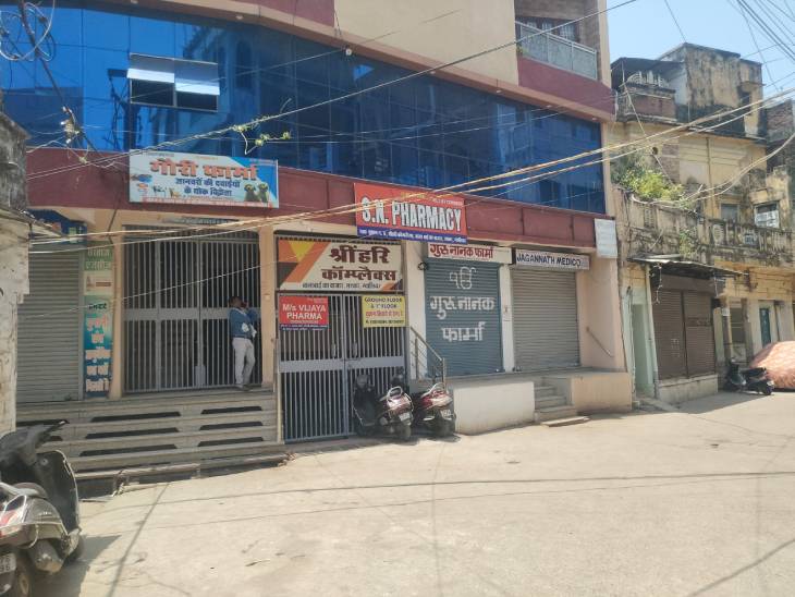 ग्वालियर में करीब 2200 मेडिकल स्टोर बंद है।