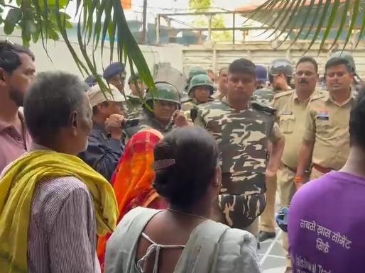 कार्रवाई के दौरान तनाव की स्थिति बनी रही