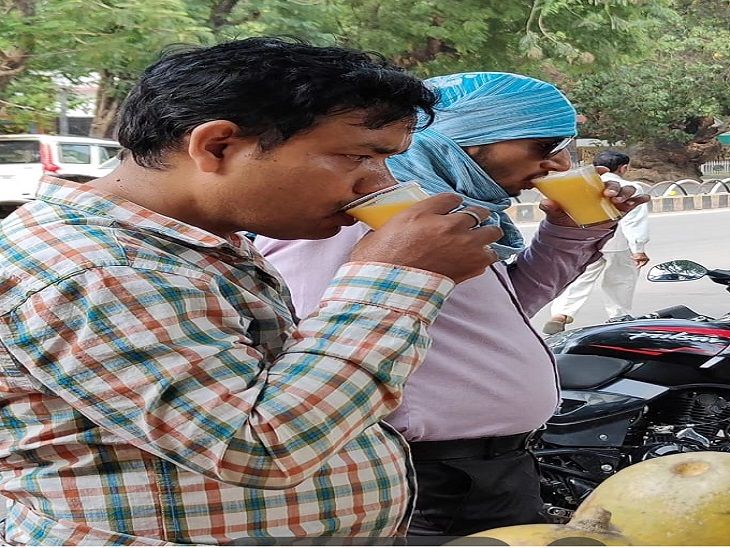 झुलसाती गर्मी के बीच गन्ने के रस का सहारा।
