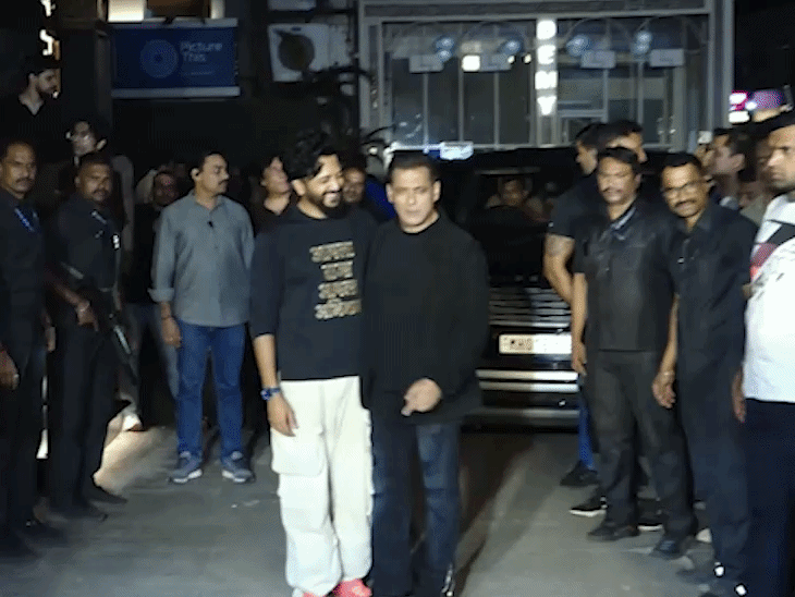 फिल्म राजा शिवाजी के लीड एक्टर और डायरेक्टर रितेश देशमुख भी सलमान के साथ मौजूद रहे।