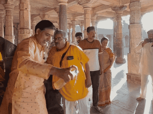 भोजशाला को रविवार सुबह गंगाजल और गोमूत्र से शुद्ध किया गया था।