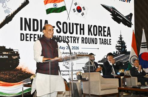 रक्षामंत्री राजनाथ सिंह ने सियोल में भारत-कोरिया डिफेंस इंडस्ट्री बिजनेस समिट की अध्यक्षता की।