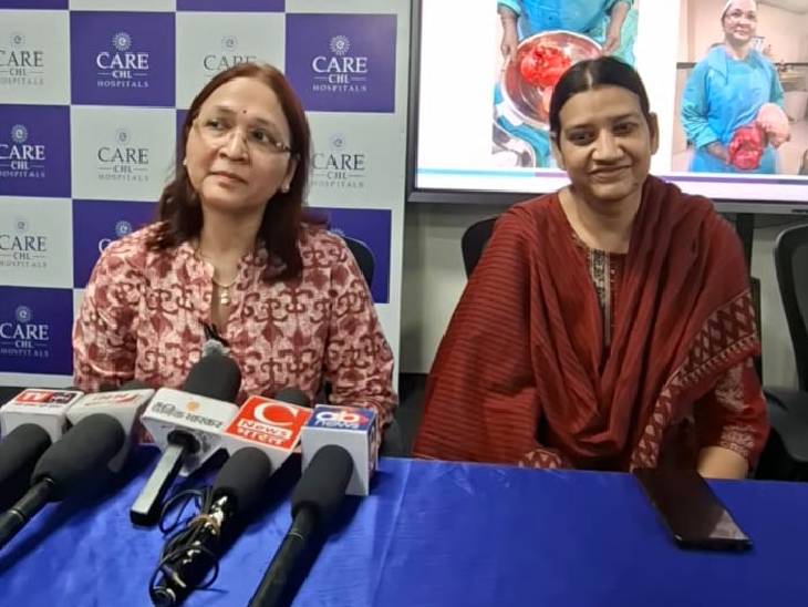 डॉ. नीना अग्रवाल और मरीज ज्योति मौर्य।