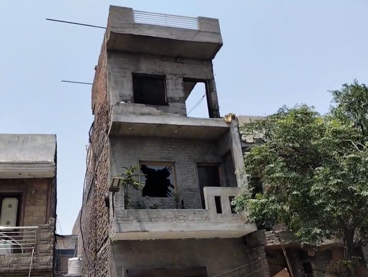 The blast occurred in this house, shattering the glass on its windows.