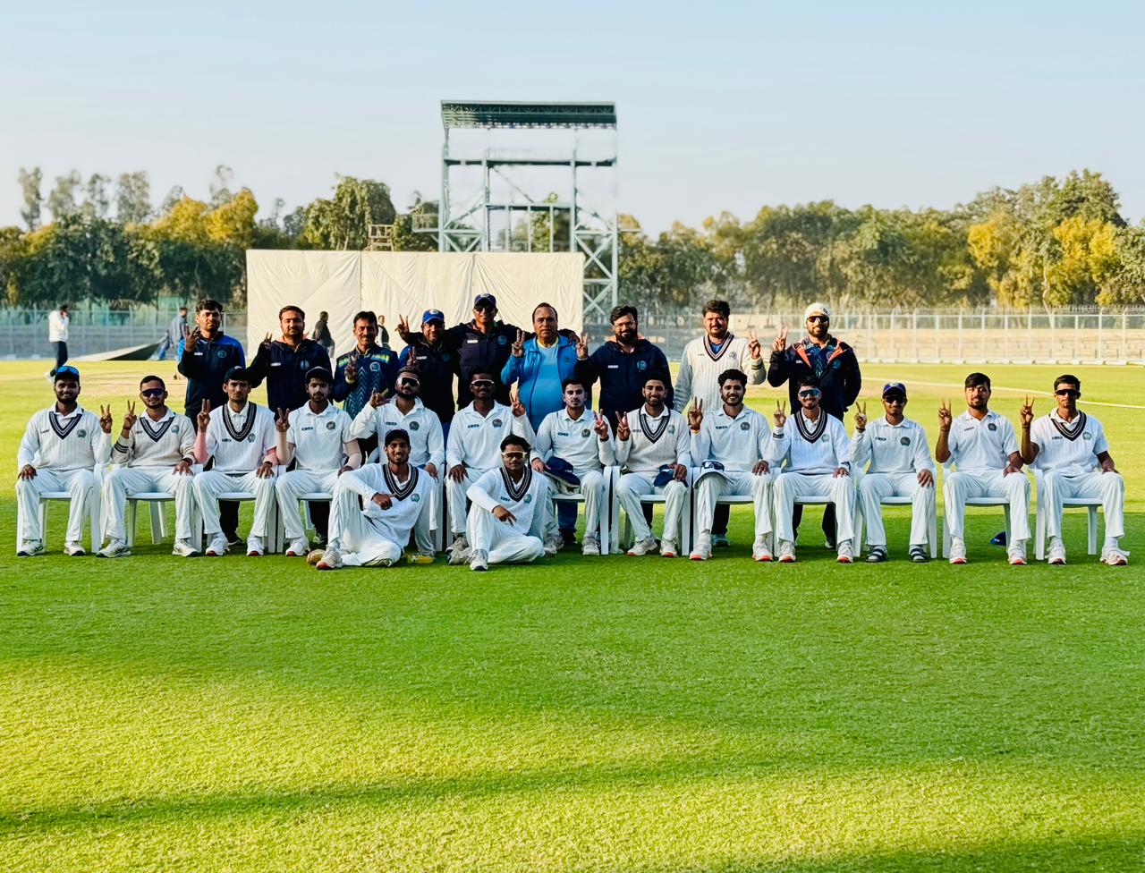 अब तक राज्य स्तरीय अंडर-23 टूर्नामेंट में टीमें इस व्हाइट ड्रेस में खेलती थीं।