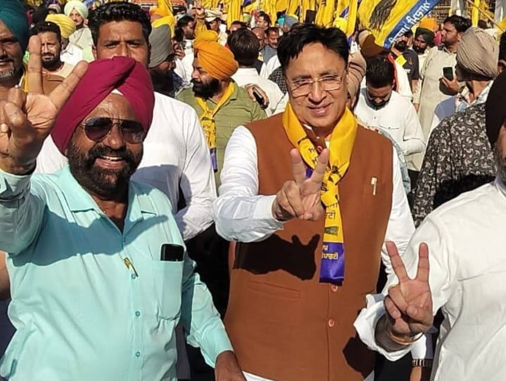 Ashok Singh with AAP MLA Ajay Gupta from Amritsar Central. He posted this photo on his Facebook account.