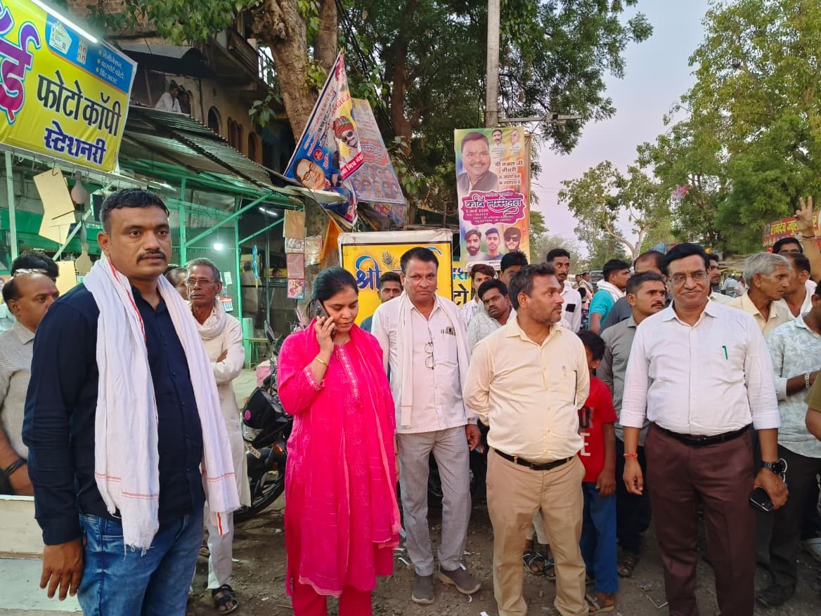 अधिकारी ने शाम को क्षेत्र का निरीक्षण किया और नपाई का काम किया गया।