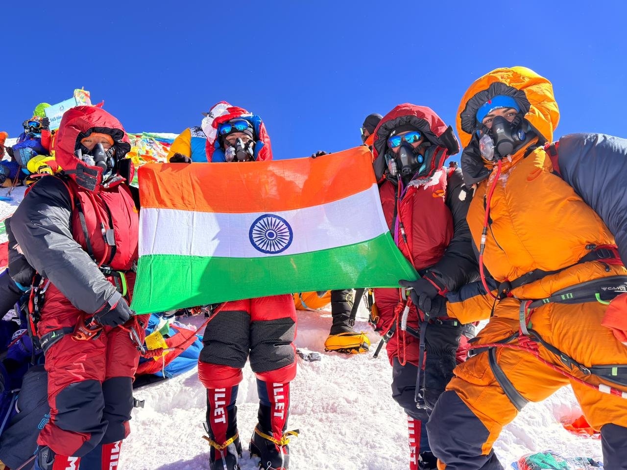 भारत-तिब्बत सीमा पुलिस (ITBP) के पहले सर्व-महिला (All-Women) अभियान दल ने गुरुवार को चोटी माउंट एवरेस्ट पर तिरंगा फहराया।