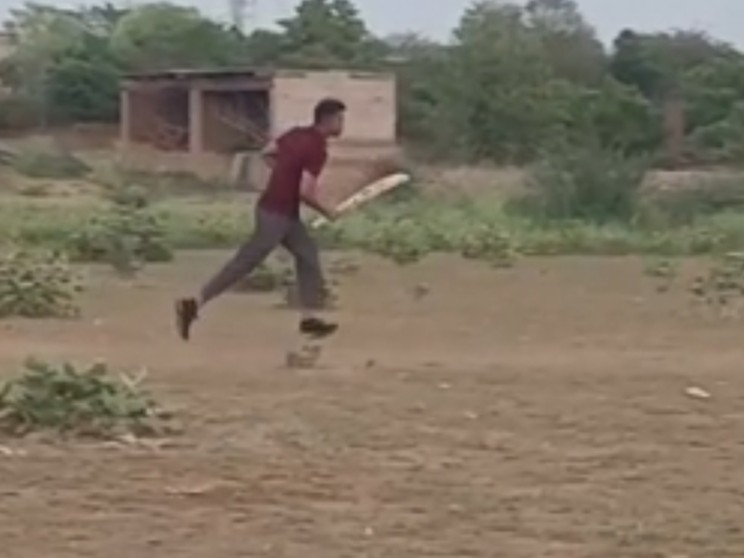 Deeg SP Sharan Gopinath Kamble Plays Cricket with Villagers | Wins Hearts