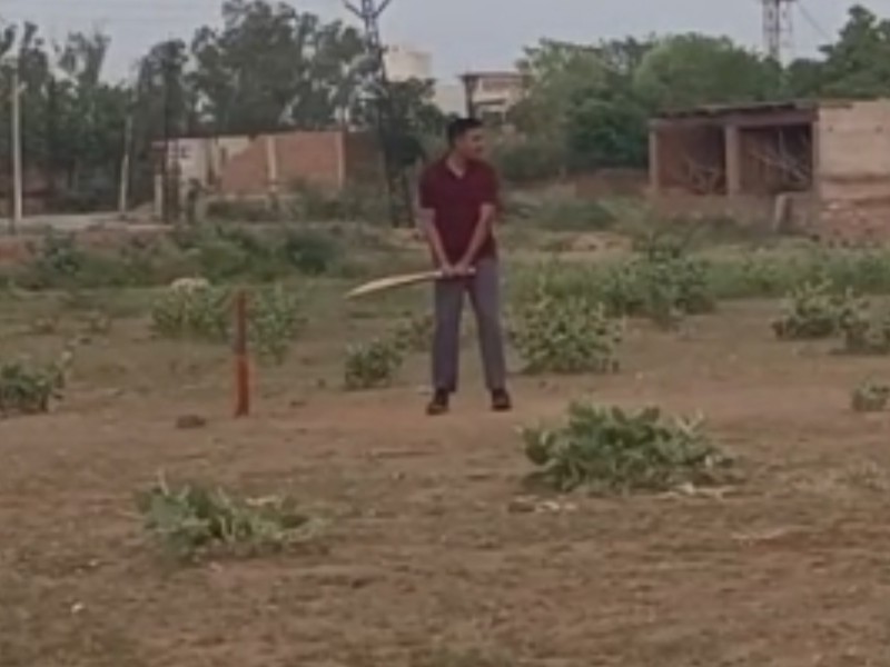 Deeg SP Sharan Gopinath Kamble Plays Cricket with Villagers | Wins Hearts