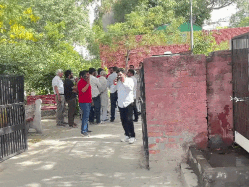 Relatives of the deceased Nishant Gautam arrived at the post-mortem house.