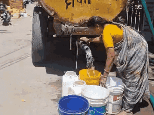 पिछले दिनों नगर निगम ने टैंकरों से पानी की सप्लाई की थी।