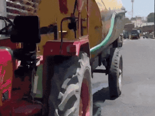 इस टैंकर को एमआईसी सदस्य ने पकड़ लिया।
