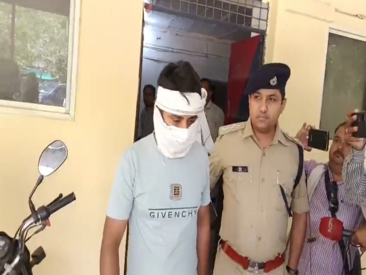 सीएसपी अतुल कुमार सोनी आरोपी को पकड़कर ले जा रहे हैं।