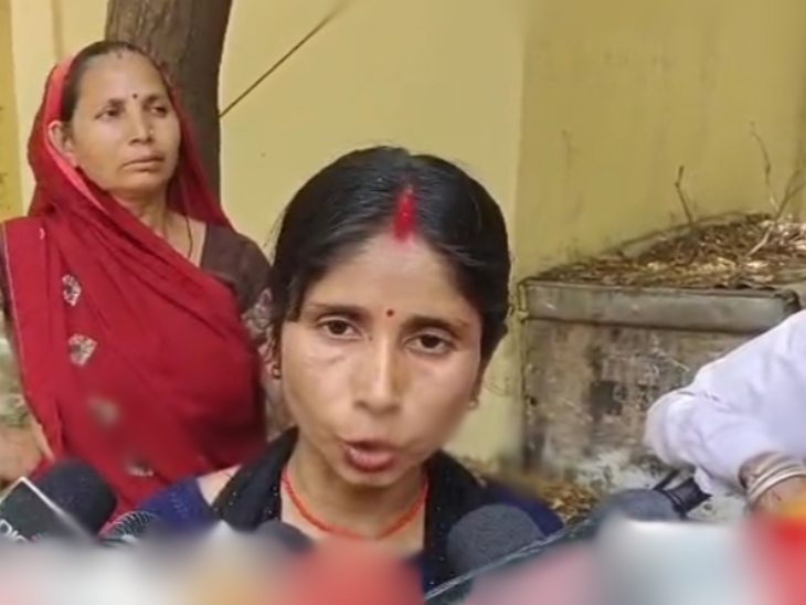 जो महिला पलक की भाभी होने का दावा कर रही है, परिजनों का कहना है कि हम उसे जानते तक नहीं.