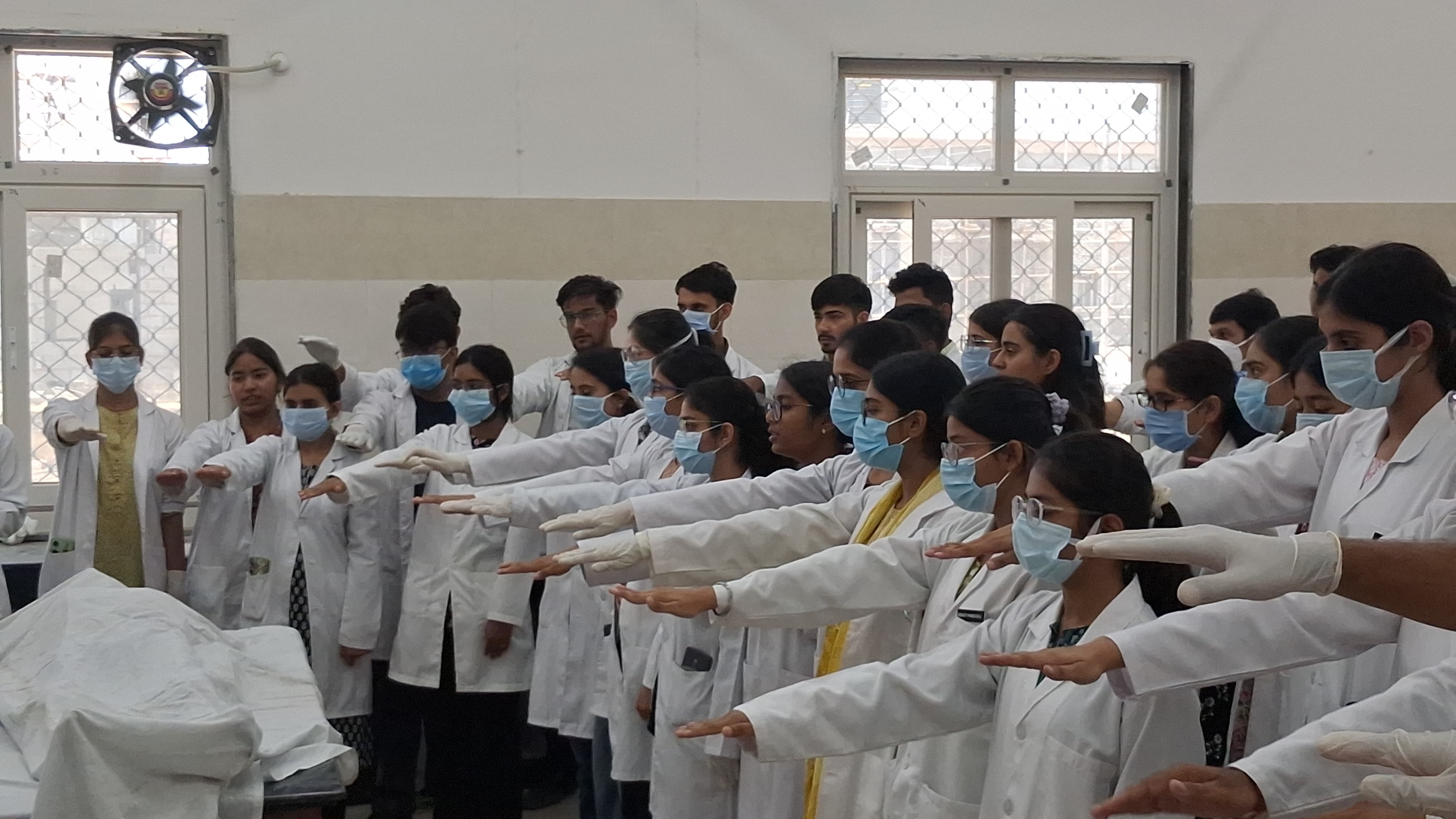 Medical students took a pledge to serve humanity.