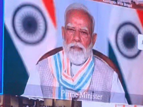 रोजगार मेले में प्रधानमंत्री मोदी भी वीडियो कॉन्फ्रेंसिंग के जरिए जुड़े थे। इस दौरान उन्होंने 51 हजार युवाओं को नियुक्ति पत्र बांटे।