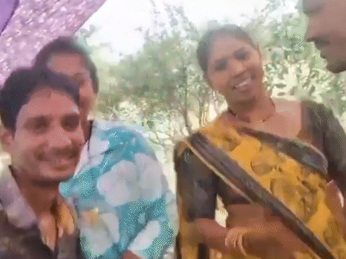 मौत से 2 दिन पहले शादी में डांस करती पीली लाड़ी में विनीता।