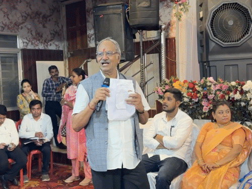 सांसद ने अवैध शराब बिक्री पर सख्ती दिखाई।