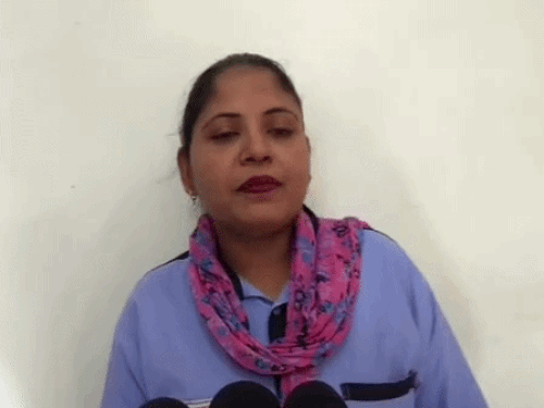 महिला कर्मचारी रितु