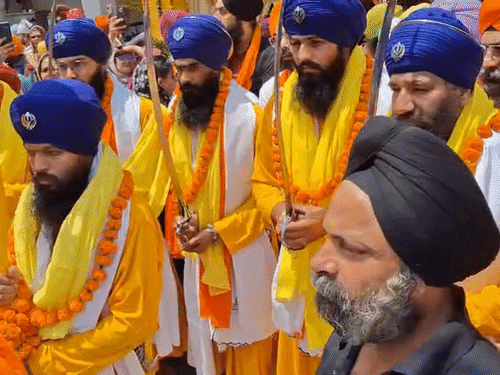 ऋषिकेश से बुधवार को रवाना हुआ था पहला जत्था।