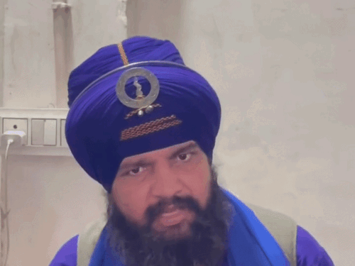 निहंग मान सिंह ने वीडियो जारी कर चेतावनी दी।