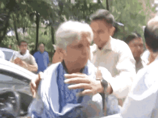 गुरुवार को जब गिरिबाला अपने घर से निकलीं तो उनके वकील मीडिया के सवालों पर भड़क गए.