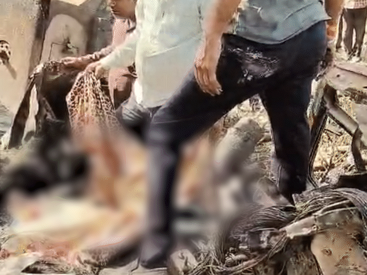 केबिन में फंसने से चालक जिंदा जल गया।
