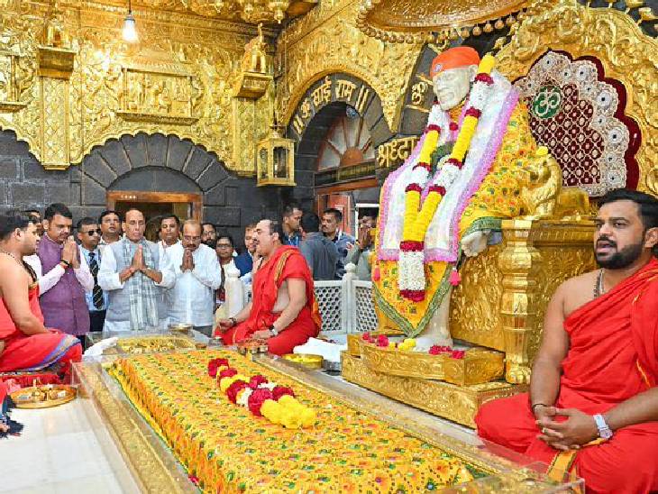 राजनाथ सिंह ने शिर्डी में सांई बाबा के दर्शन किए।