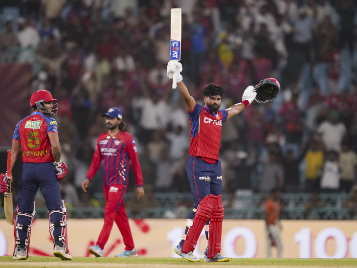 श्रेयस ने सिक्स जड़कर IPL का अपना पहला शतक लगाया।