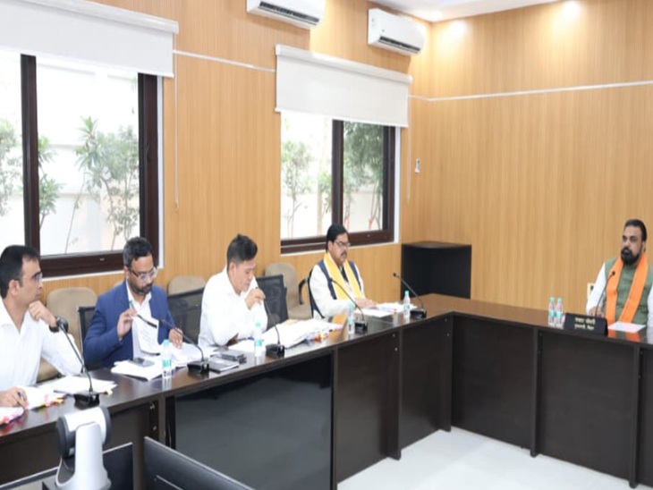 स्कूल टाइमिंग और साप्ताहिक शेड्यूल की हुई थी समीक्षा।