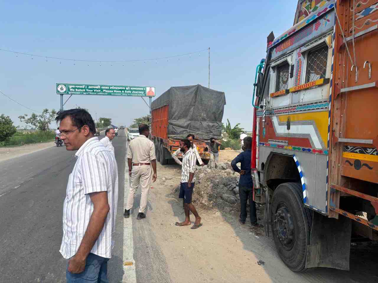 यूरिया कालाबाजारी में दो मुख्य आरोपी फरार:  कई गोदाम अब भी सील, 1575 कट्टे यूरिया पकड़े जाने के बाद खुला था खेल – Bulandshahar News