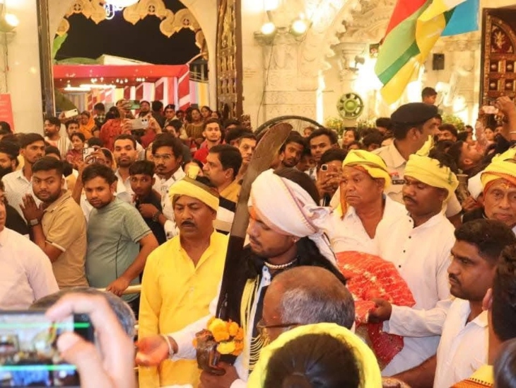 गोंड समाज का कहना है कि मां बम्लेश्वरी धाम से उनकी आस्था और बैगा परंपरा का संबंध सदियों पुराना है।