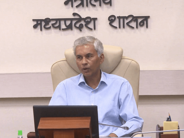 मुख्य सचिव ने वीडियो कॉन्फ्रेंसिंग से अफसरों को निर्देश दिए हैं।
