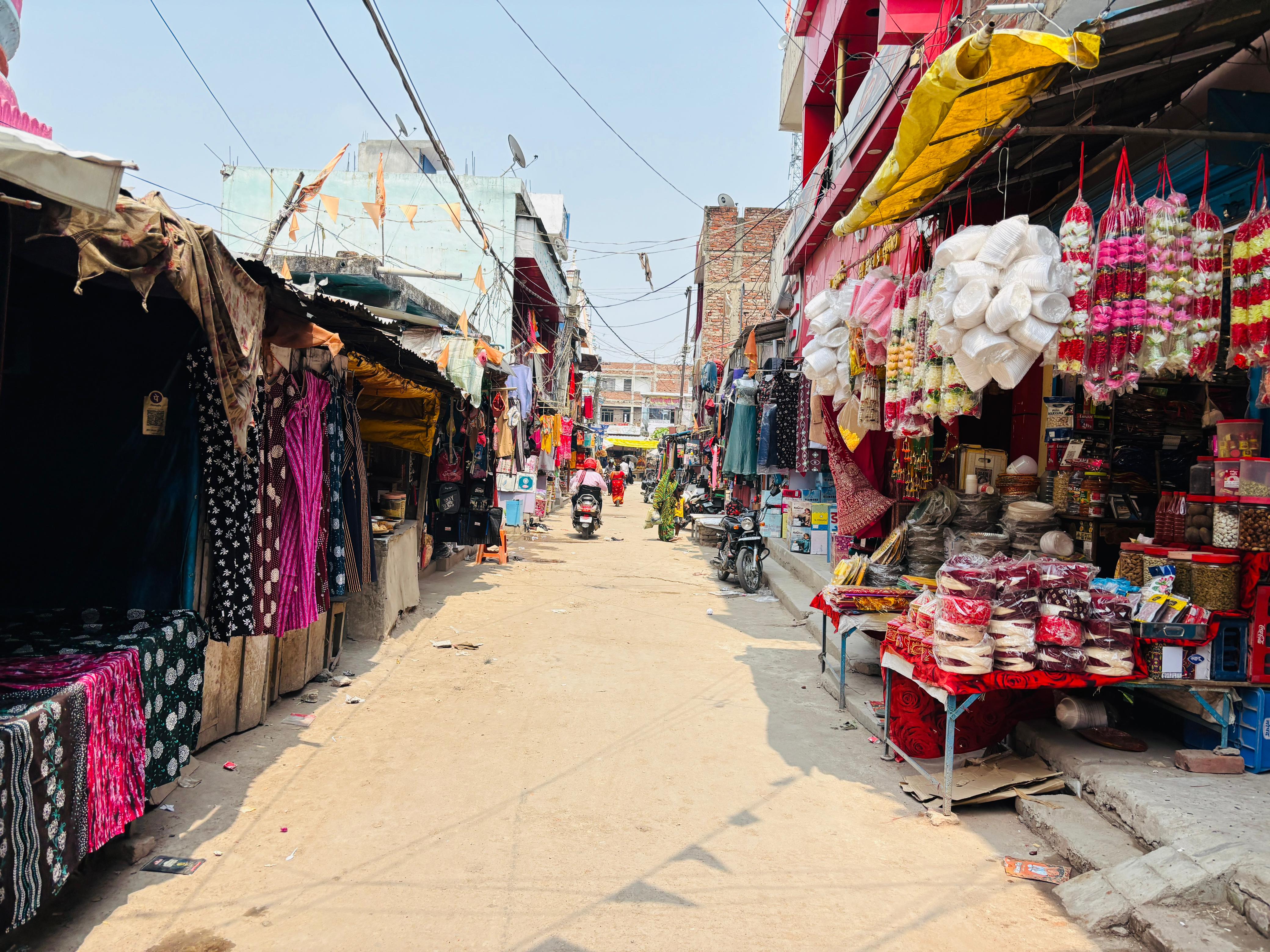 Due to the scorching heat, Chainpur market is deserted, people are ...