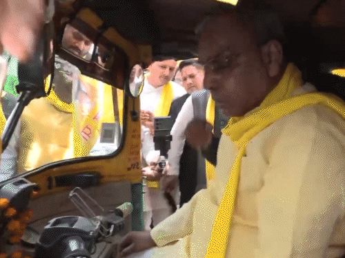 राजभर ने कहा कि सपा मेरा मजाक उड़ा रही है।