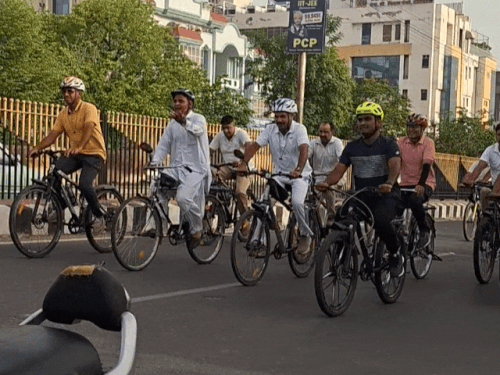 10 से 15 मिनट में साइकिलिंग करके सभी पुलिसकर्मी वापस पुलिस लाइन पहुंचे।