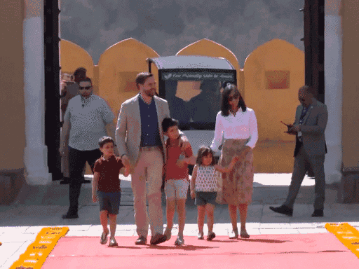 अमेरिकी उपराष्ट्रपति जेडी वेंस भी अपने परिवार के साथ आमेर पहुंचे.