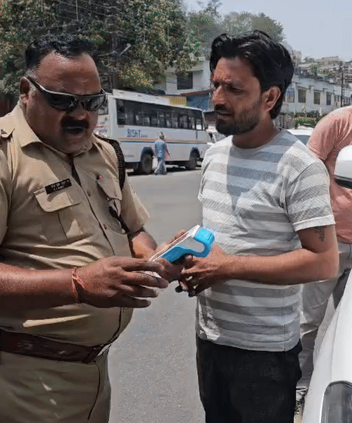 मंत्री के बेटे से पूछताछ के बाद पुलिस ने कार का चालान काट दिया.