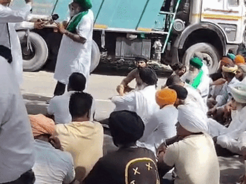 पटियाला में सड़क हादसे में 2 किसानों की मौत। - Dainik Bhaskar