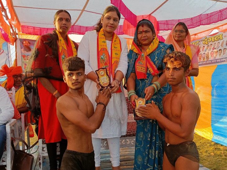 रेशू चौधरी ने बीजेपी के लिए कई चुनावों में प्रचार किया था।