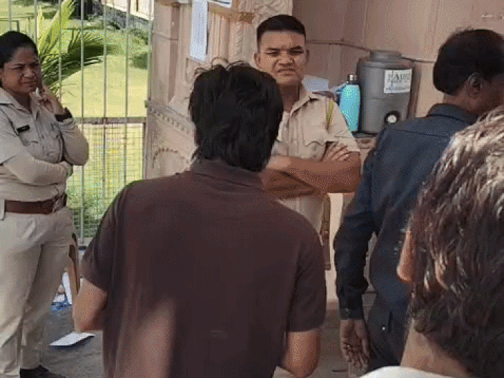 नीट परीक्षा का आयोजन तीन मई को किया गया था जिसके बाद पेपर लीक की वजह से परीक्षा रदद कर दी गई