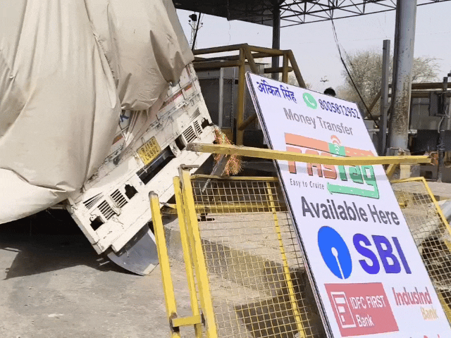 हादसे की सूचना के बाद पुलिस मौके पर पहुंची और ट्रक को जब्त कर ड्राइवर को हिरासत में ले लिया।