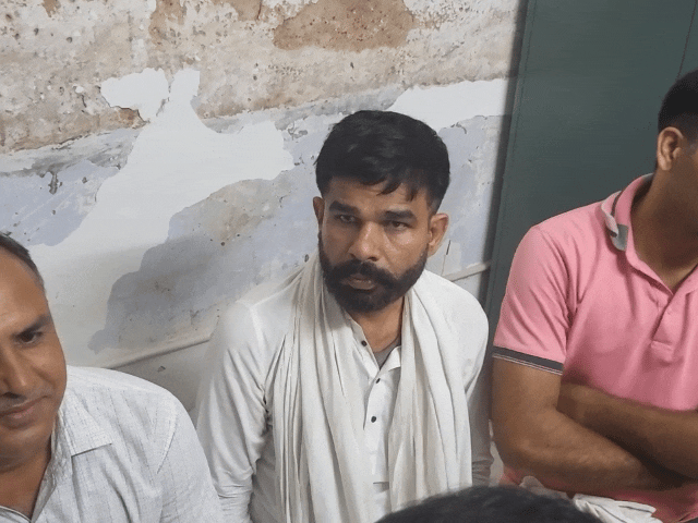 गिरफ्तार ग्राम सेवक